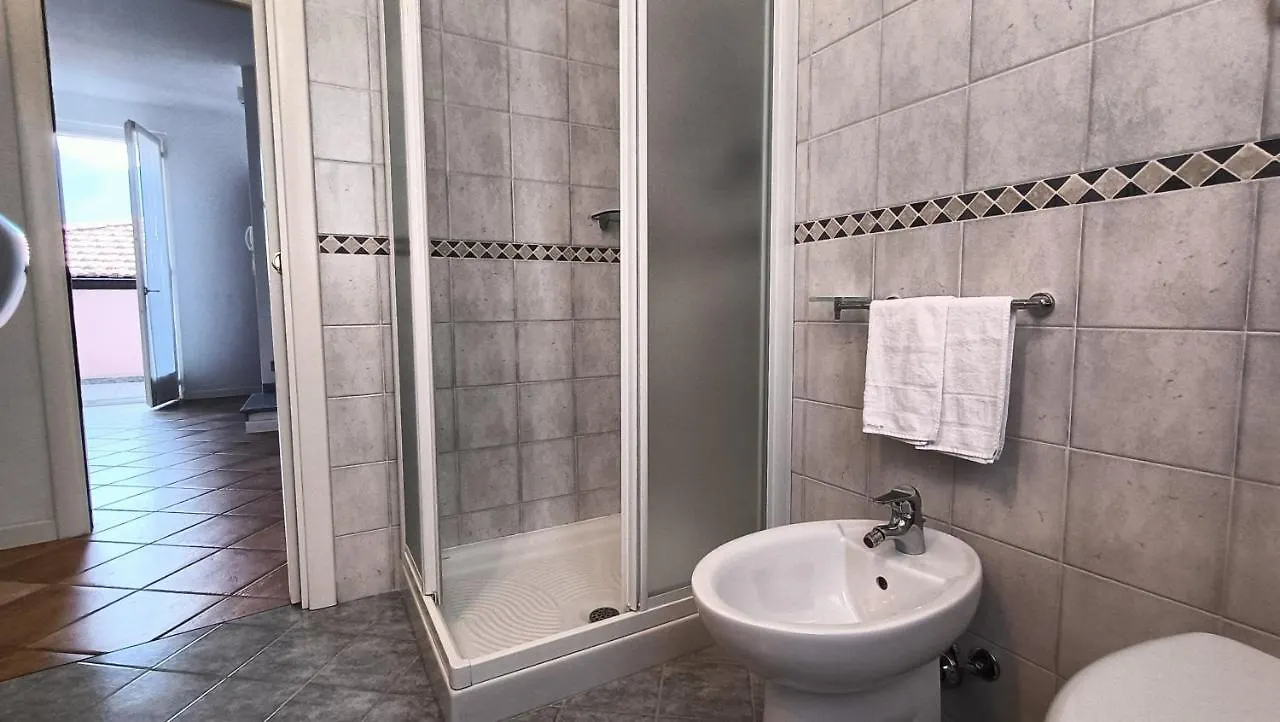Apartment With Balcony, Lake View, Garage Domaso - Larihome A32 0*,  Italy